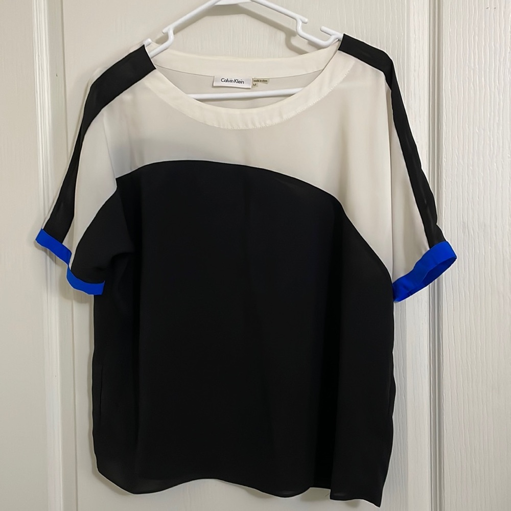 Calvin Klein Women’s Medium Color block short sleeve Blouse